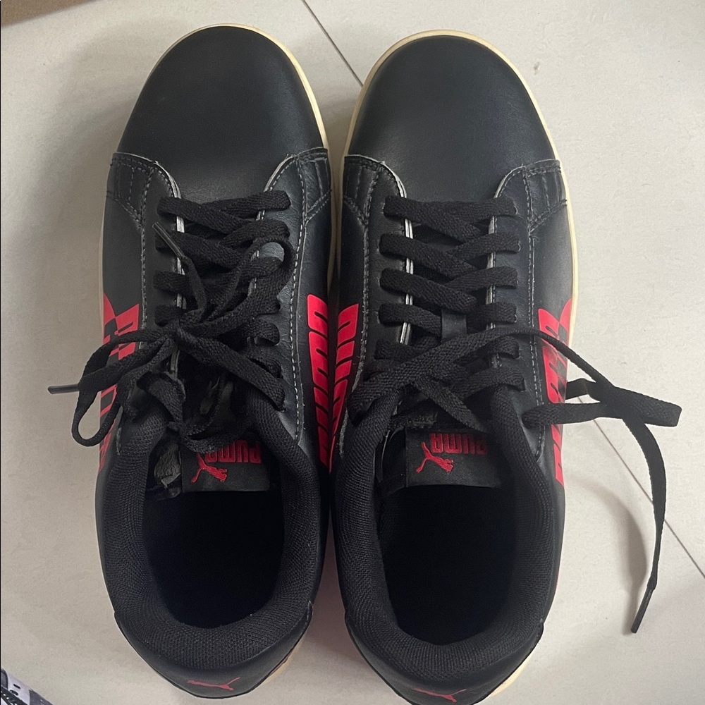 Puma W’s Black Sneakers with Red Highlights